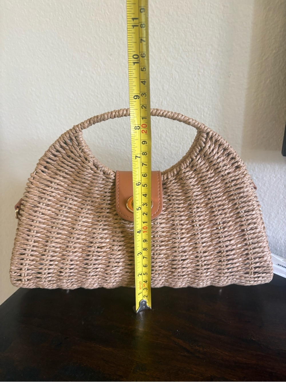 Tommy Bahama Tan Woven Straw Crossbody with Gold Chain - Picture 3 of 7